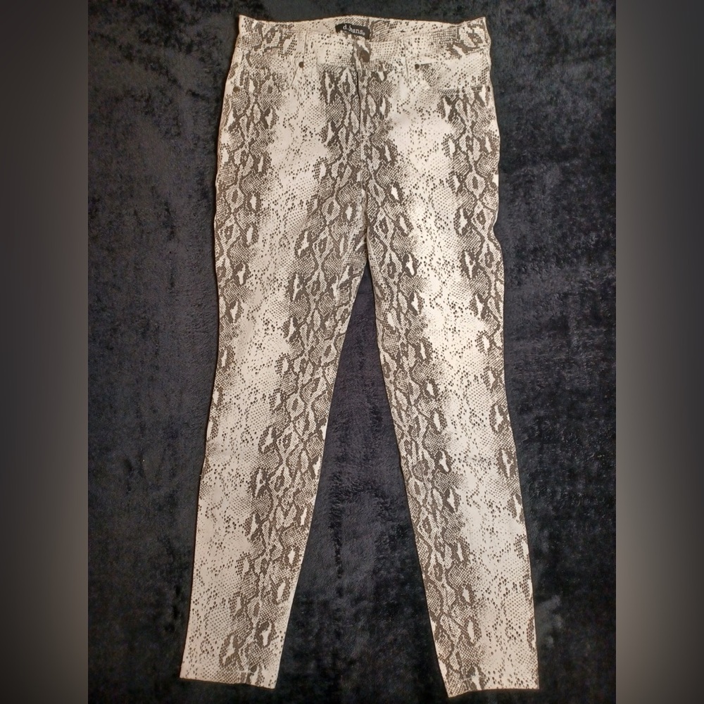 d. jeans Snake Pattern Pants in White and Brown